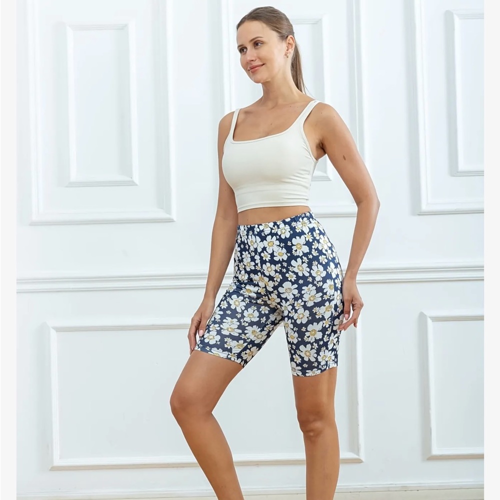 Floral Print Women's Shorts - Picture 4 of 5